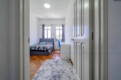 Flora Road (D17), Terrace #460375101